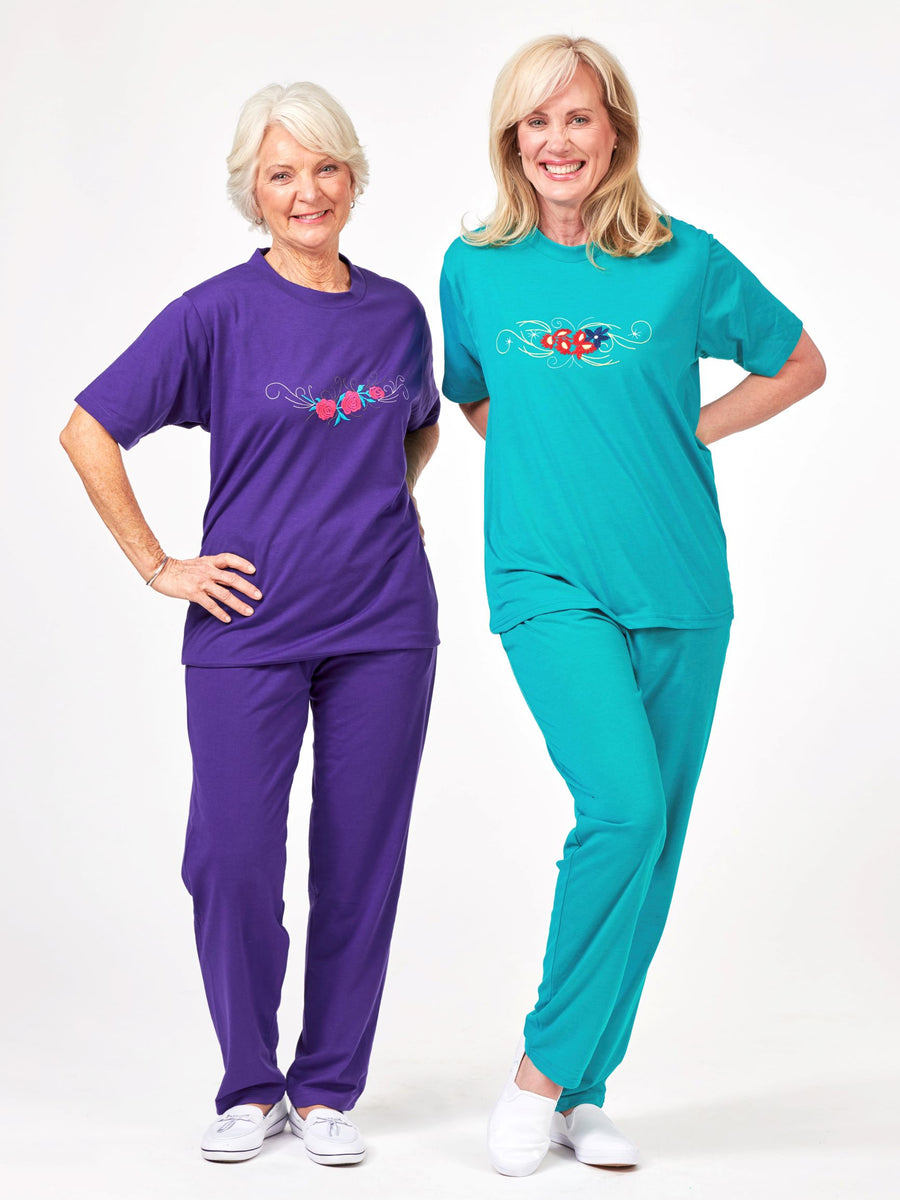 women's short sleeve decal outfit